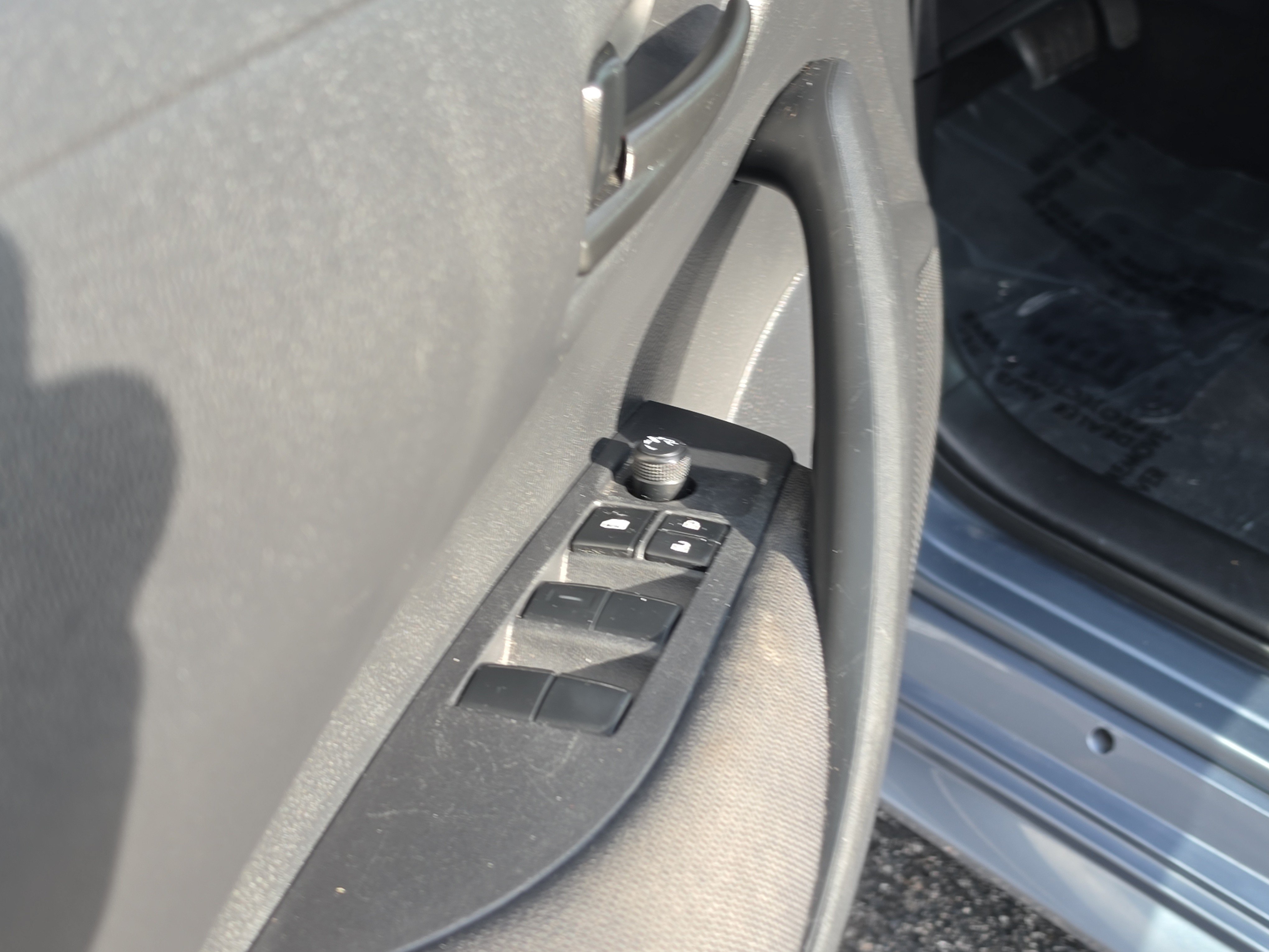 Used 2024 Toyota Corolla LE FWD image 17