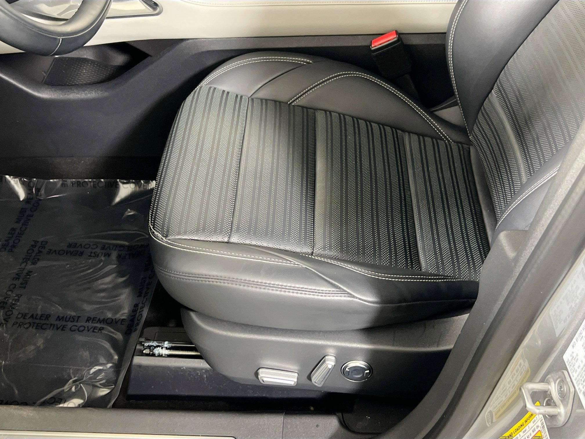 Used 2024 Lincoln Nautilus Reserve image 19