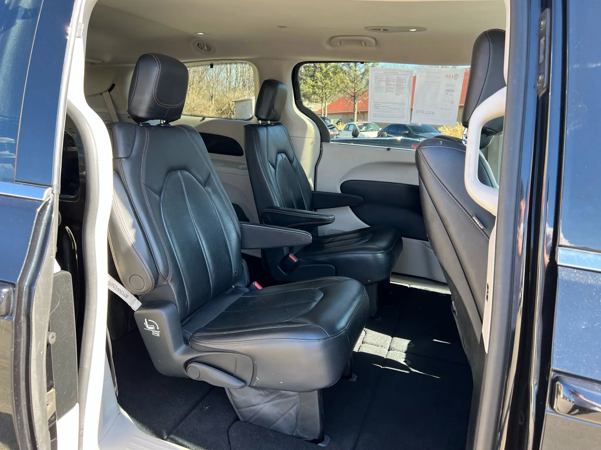 Used 2017 Chrysler Pacifica Touring-L Plus w/ Tire & Wheel Group image 26