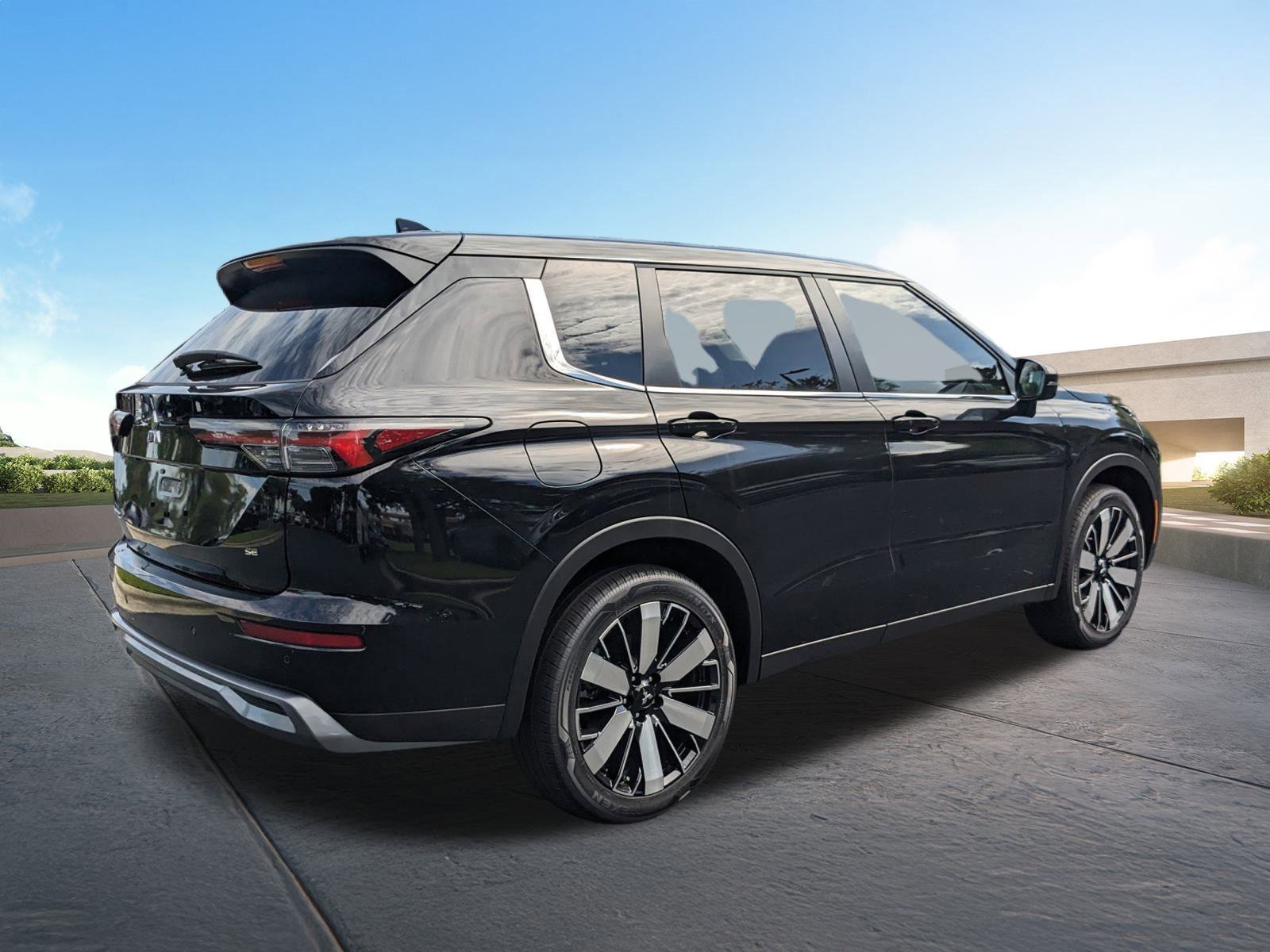 New 2025 Mitsubishi Outlander SE image 4