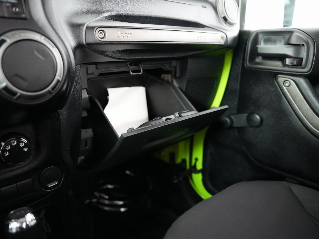 Used 2013 Jeep Wrangler Sport w/ Connectivity Group AWD/4WD image 32