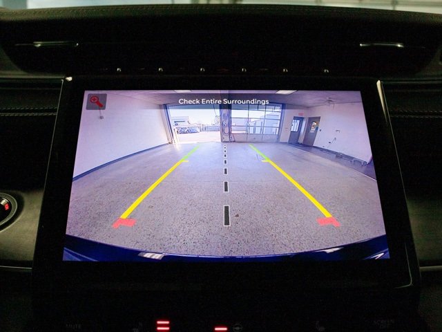 Used 2024 Jeep Grand Cherokee Limited w/ Black Appearance Package image 15