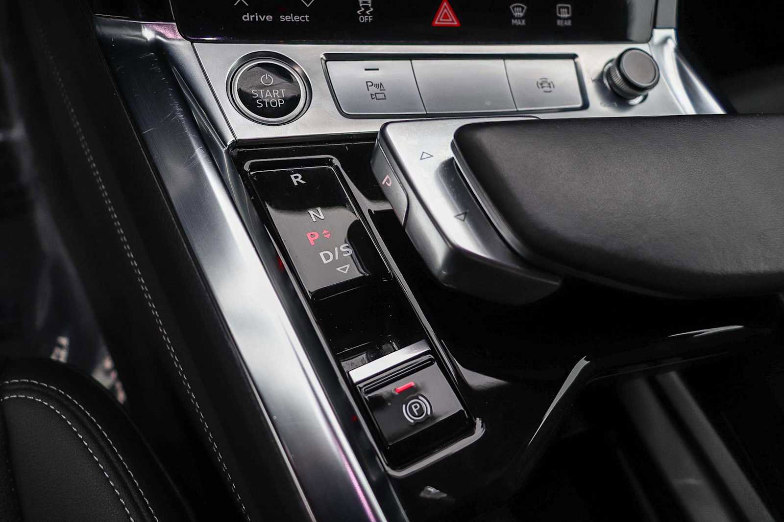 Used 2024 Audi Q8 e-tron Premium Plus w/ Premium Plus Package AWD/4WD image 26