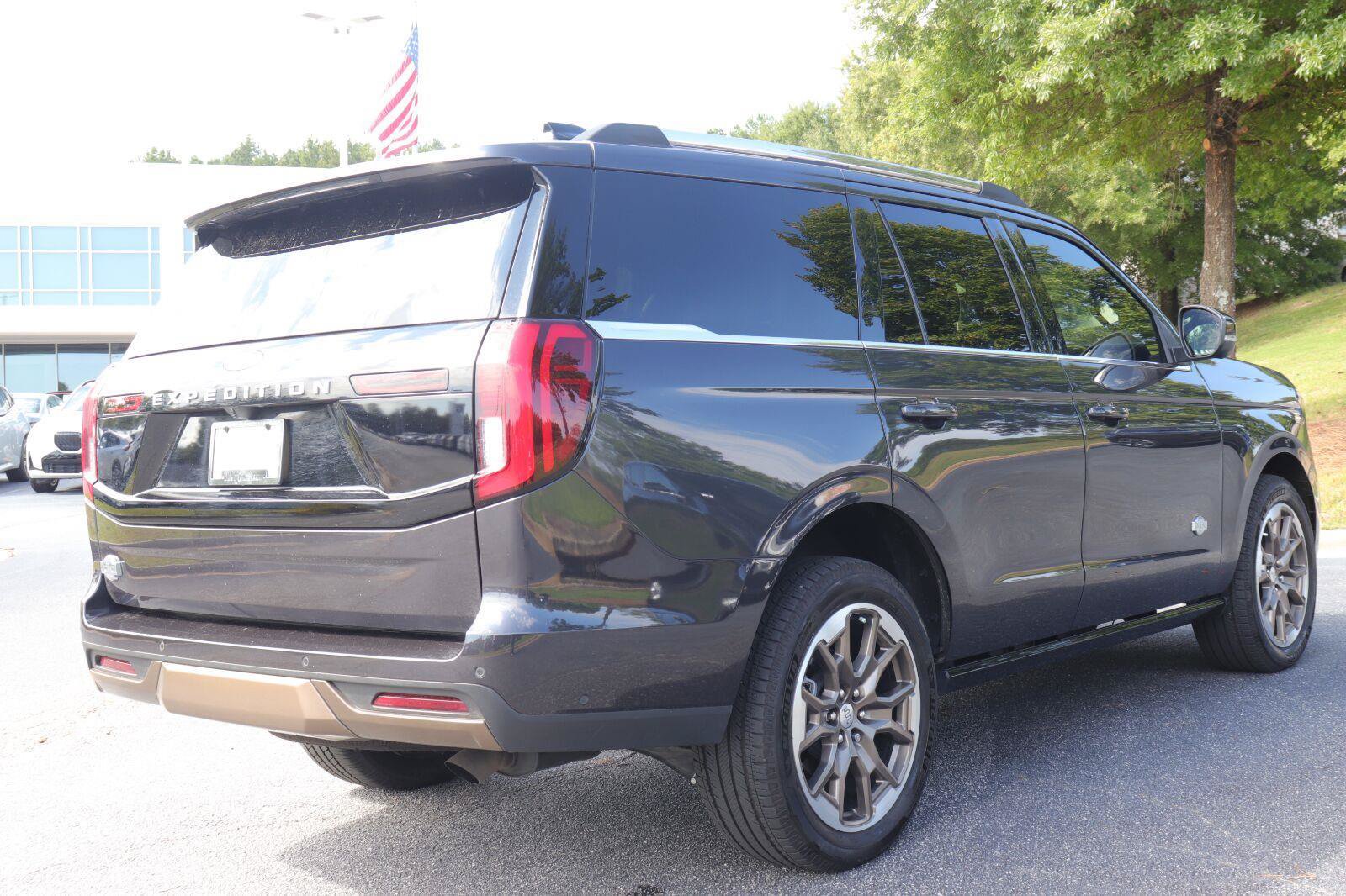 Used 2025 Ford Expedition King Ranch AWD/4WD image 6