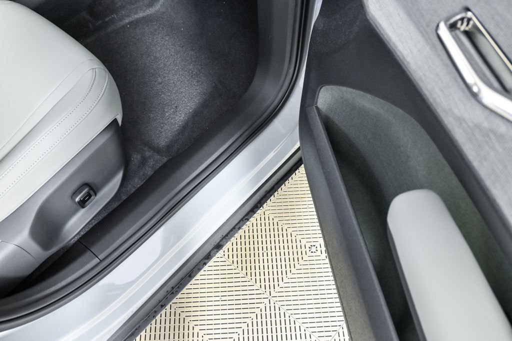 New 2026 Volvo EX30 Cross Country Ultra w/ Protection Package Premier image 24