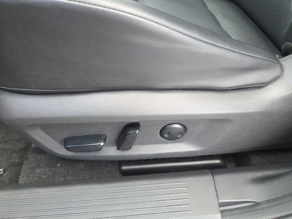 Used 2022 Nissan Rogue SV w/ SV Premium Package image 23