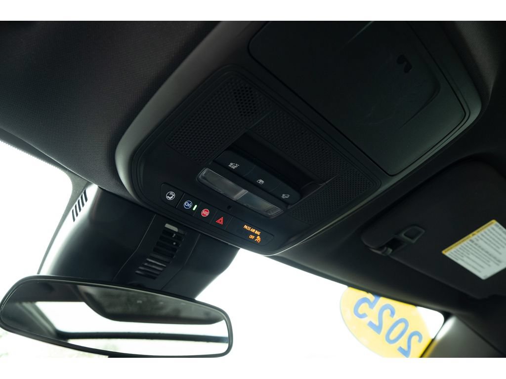 Used 2025 Chevrolet Traverse LT w/ Sun and Wheel Package FWD image 30