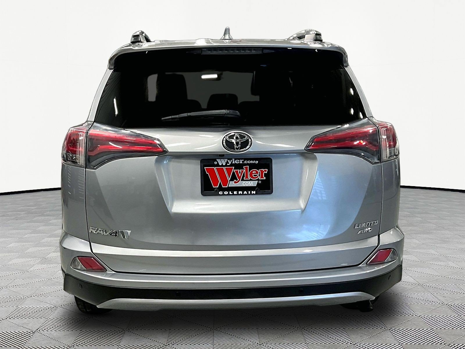 Used 2017 Toyota RAV4 Limited w/ Advanced Technology Package AWD/4WD image 5