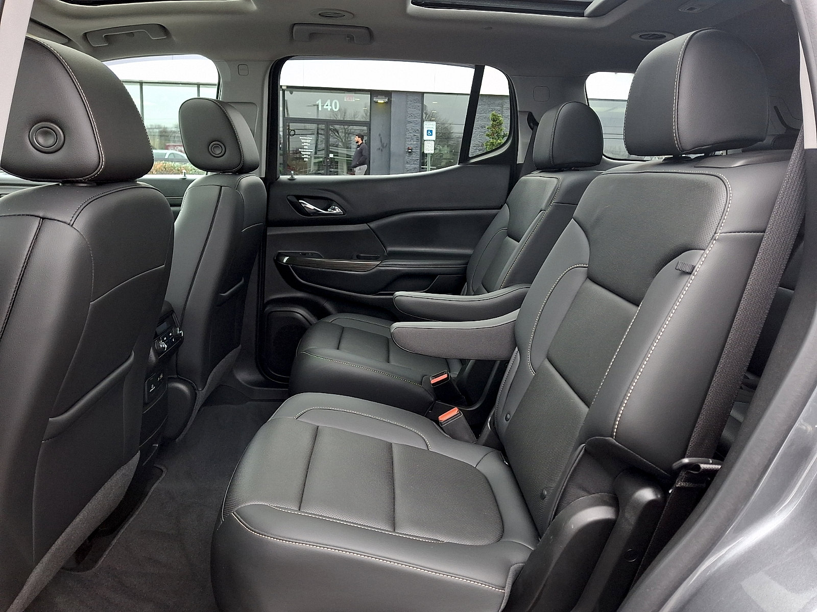 Used 2022 GMC Acadia SLT w/ Elevation Edition image 12