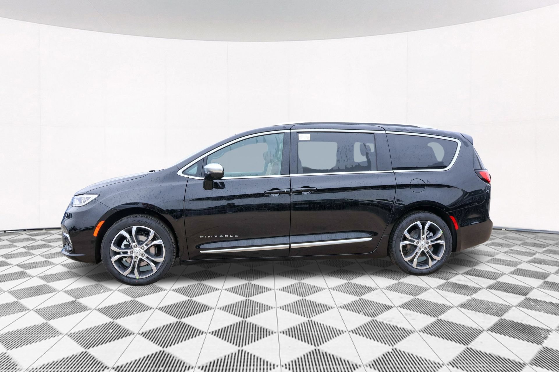 New 2026 Chrysler Pacifica Pinnacle w/ Trailer Tow Group FWD image 8