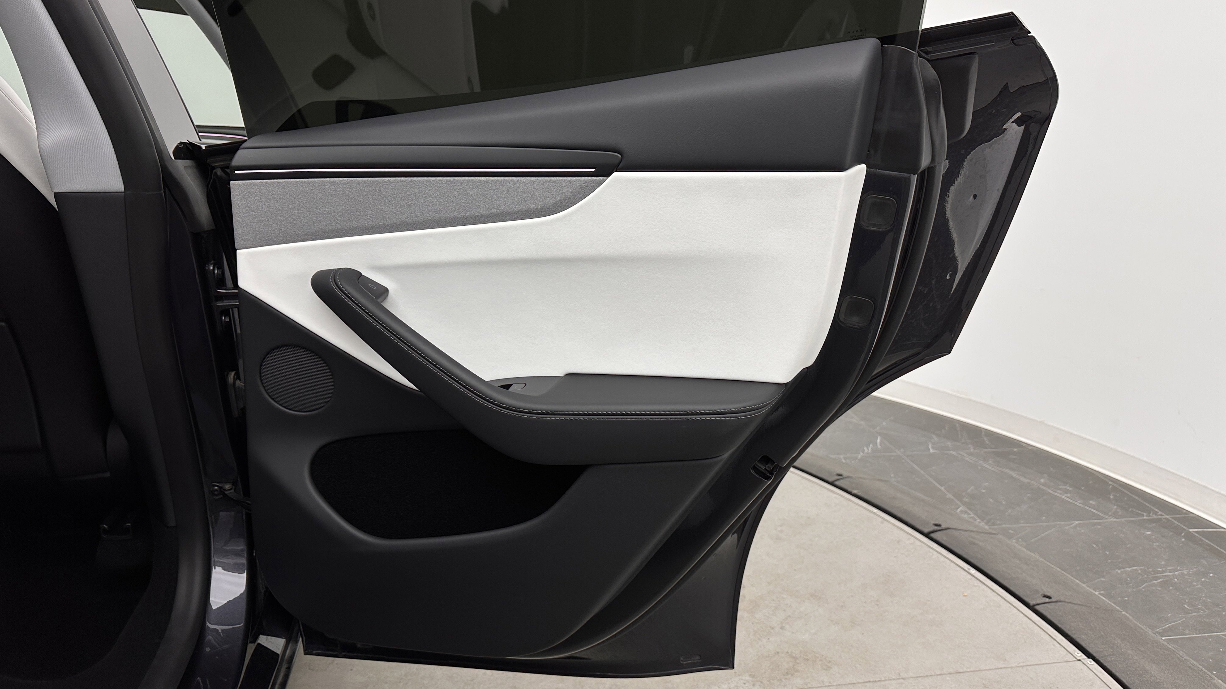 Used 2026 Tesla Model Y Long Range image 34