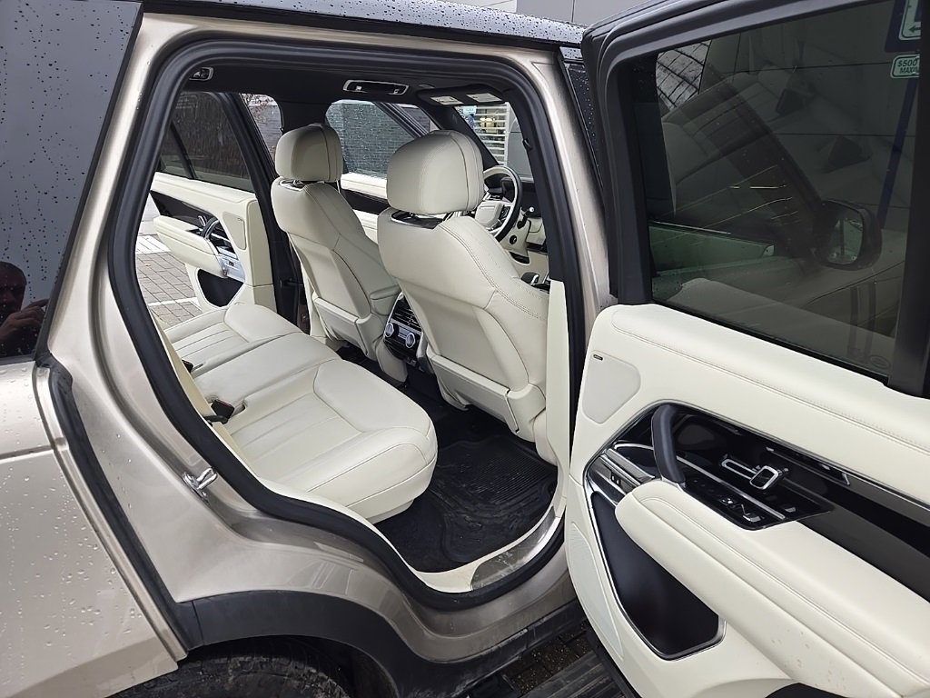 Used 2023 Land Rover Range Rover SE image 19