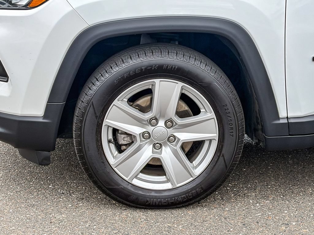 Used 2022 Jeep Compass Latitude FWD image 13