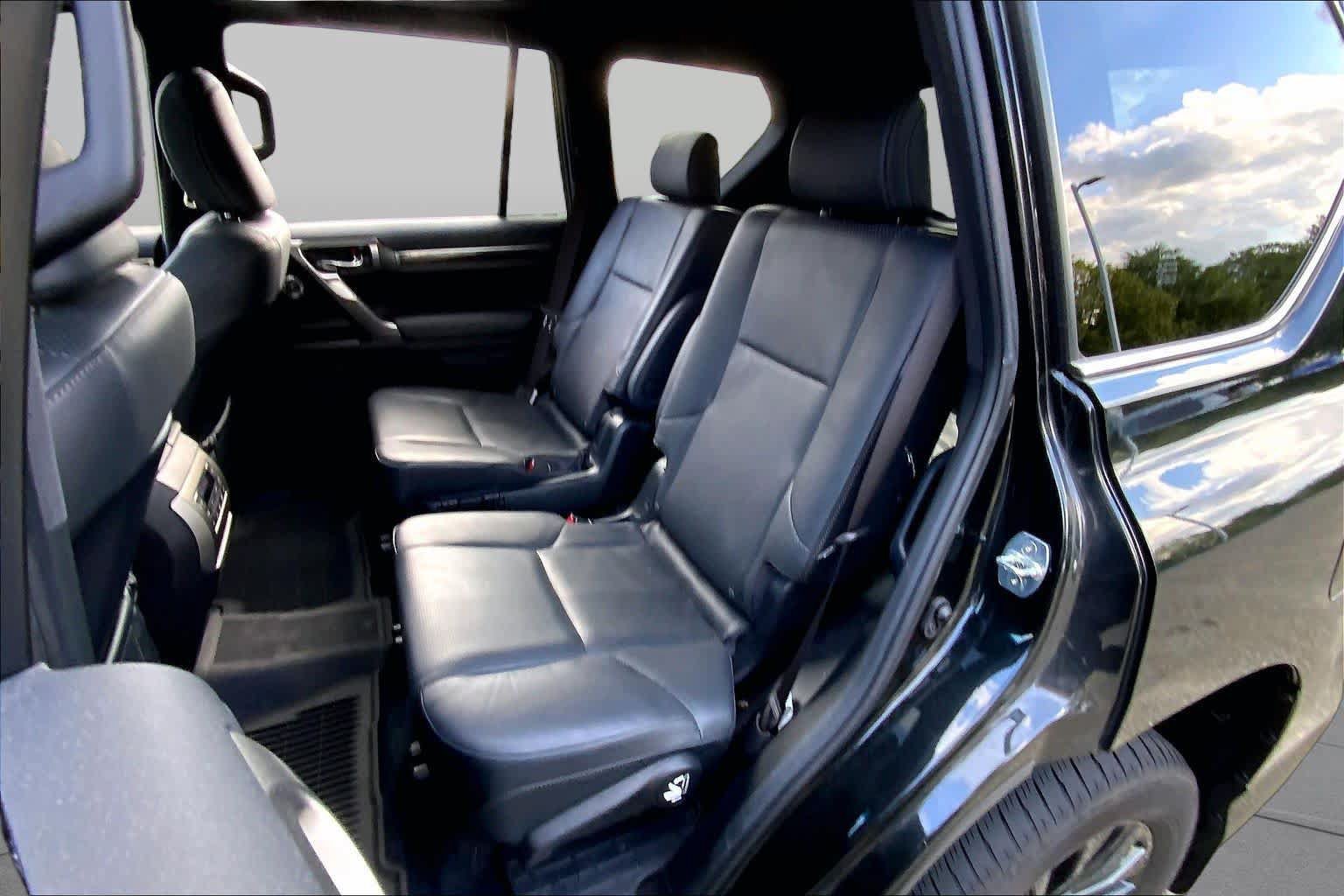 Used 2023 Lexus GX 460 Luxury w/ Sport Design Package AWD/4WD image 21