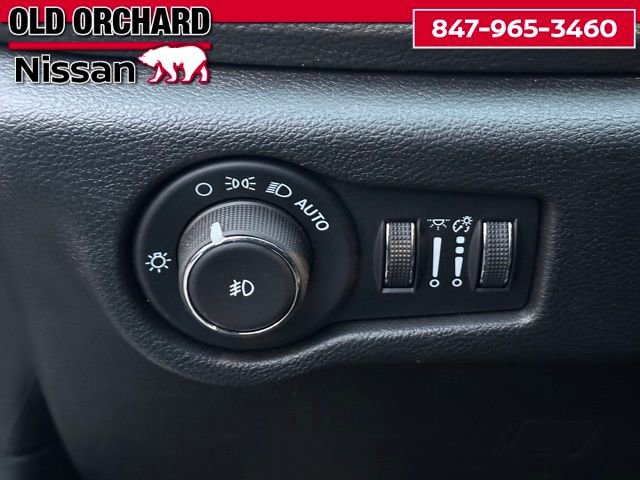 Used 2026 Chrysler Pacifica Limited FWD image 9