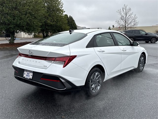 New 2026 Hyundai Elantra Blue image 7