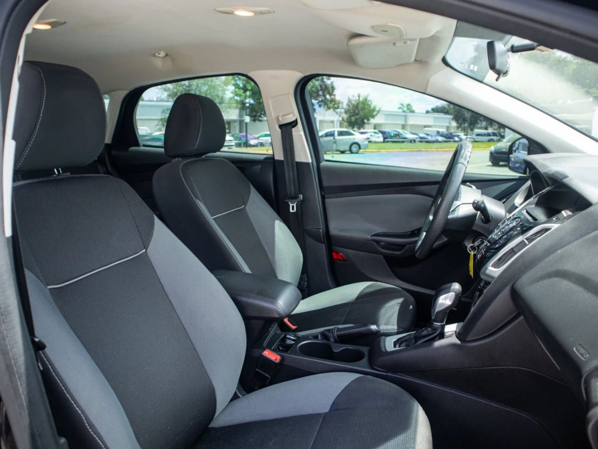 Used 2014 Ford Focus SE FWD image 17