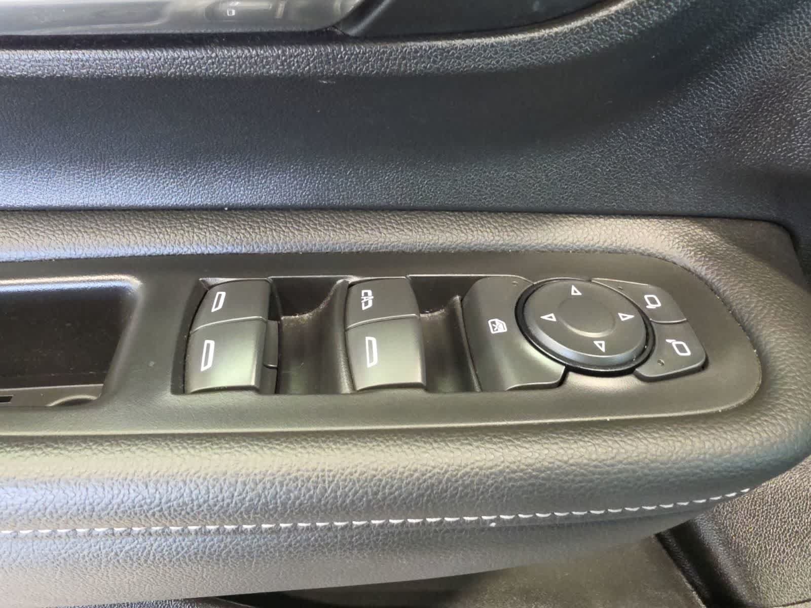 Used 2022 GMC Terrain SLE FWD image 19