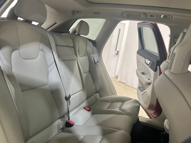 Used 2018 Volvo XC60 T8 Inscription image 19