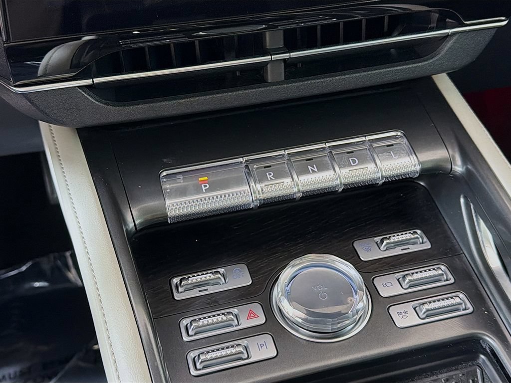 Used 2025 Lincoln Nautilus Reserve AWD/4WD image 44