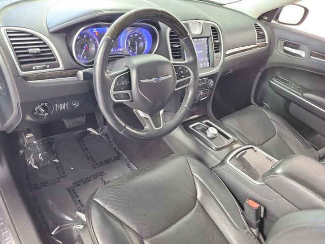 Used 2018 Chrysler 300 Limited RWD image 18