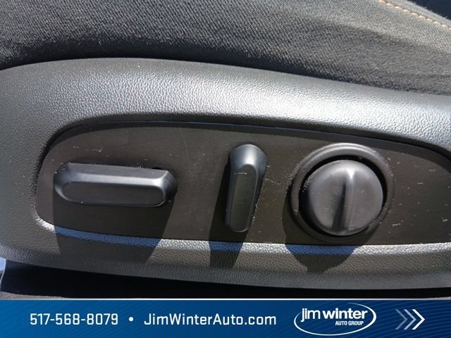 Used 2021 Chevrolet Traverse LT FWD image 19
