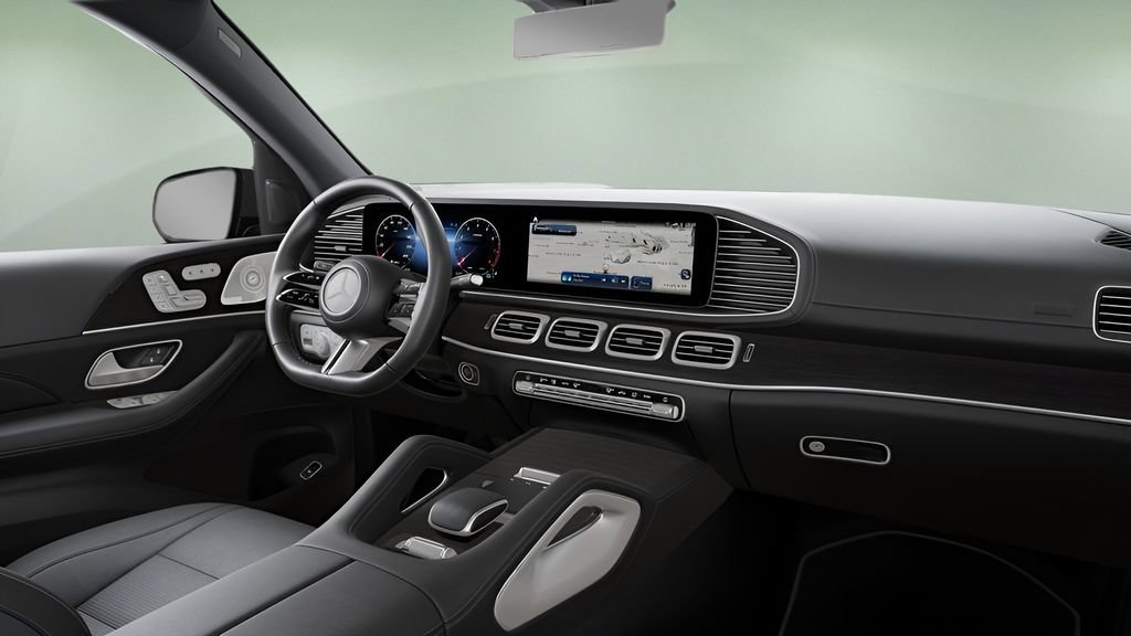 Used 2025 Mercedes-Benz GLS 450 4MATIC image 41