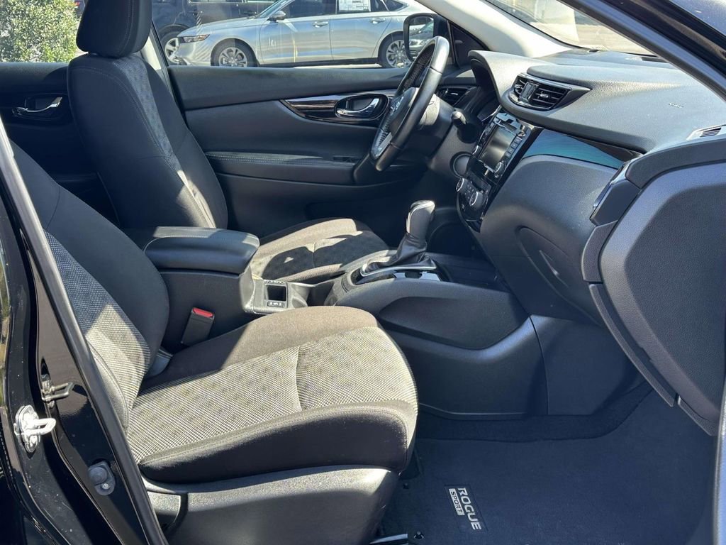 Used 2021 Nissan Rogue Sport SV image 6
