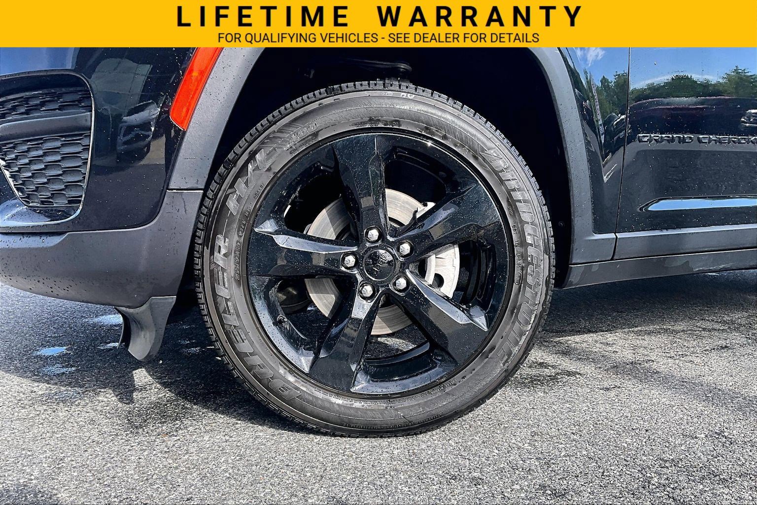 Used 2025 Jeep Grand Cherokee Altitude RWD image 4