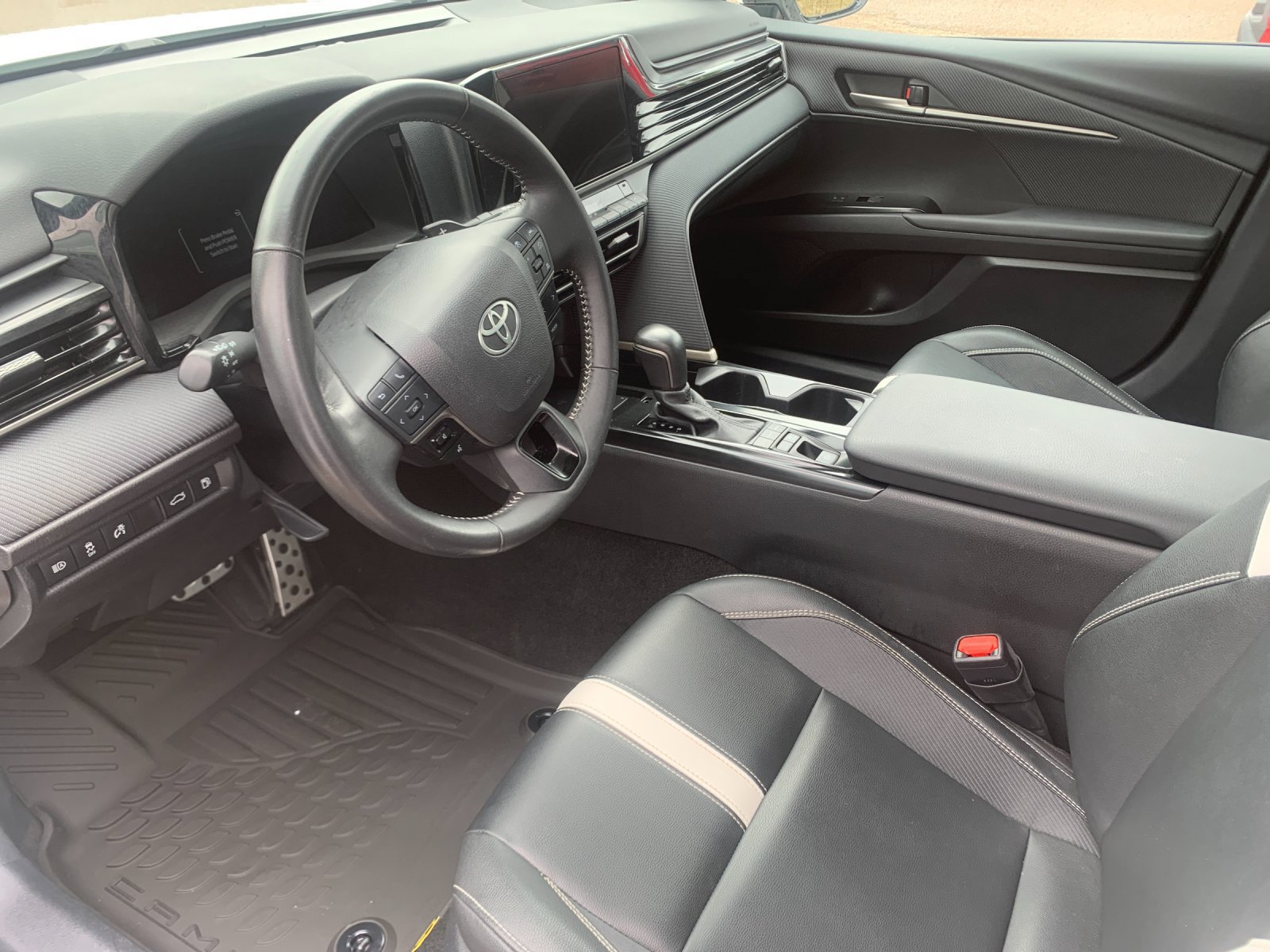 Used 2025 Toyota Camry SE FWD image 12
