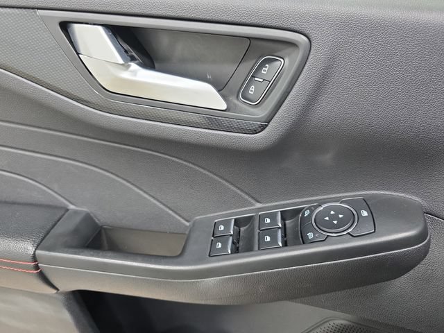 Certified 2025 Ford Escape ST-Line Select AWD/4WD image 25