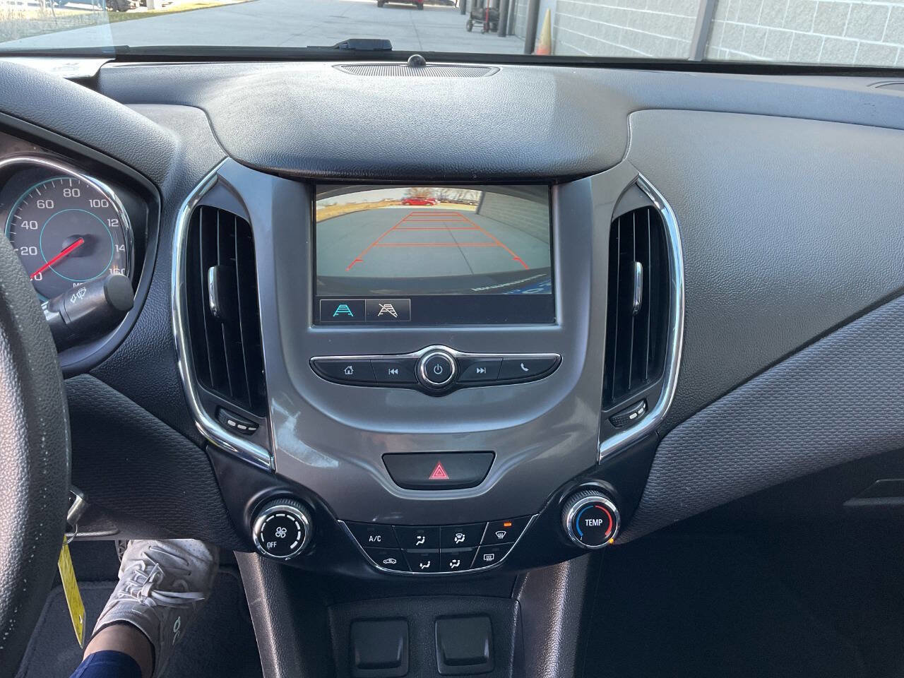 Used 2017 Chevrolet Cruze LT FWD image 20