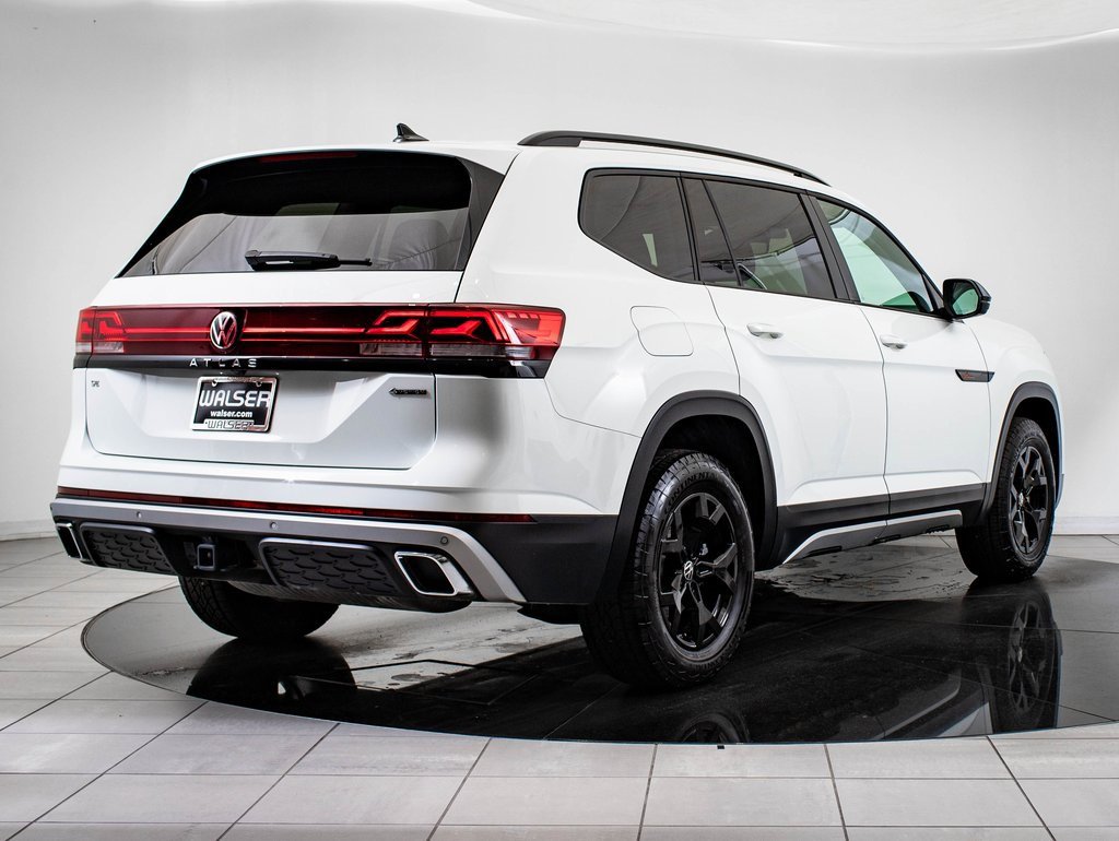Used 2025 Volkswagen Atlas Peak Edition SE image 10