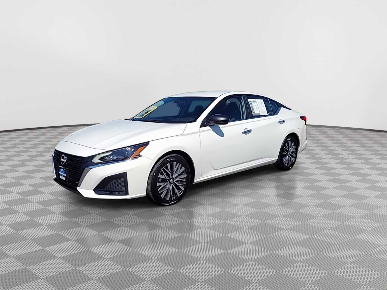 Used 2025 Nissan Altima 2.5 SV FWD image 4