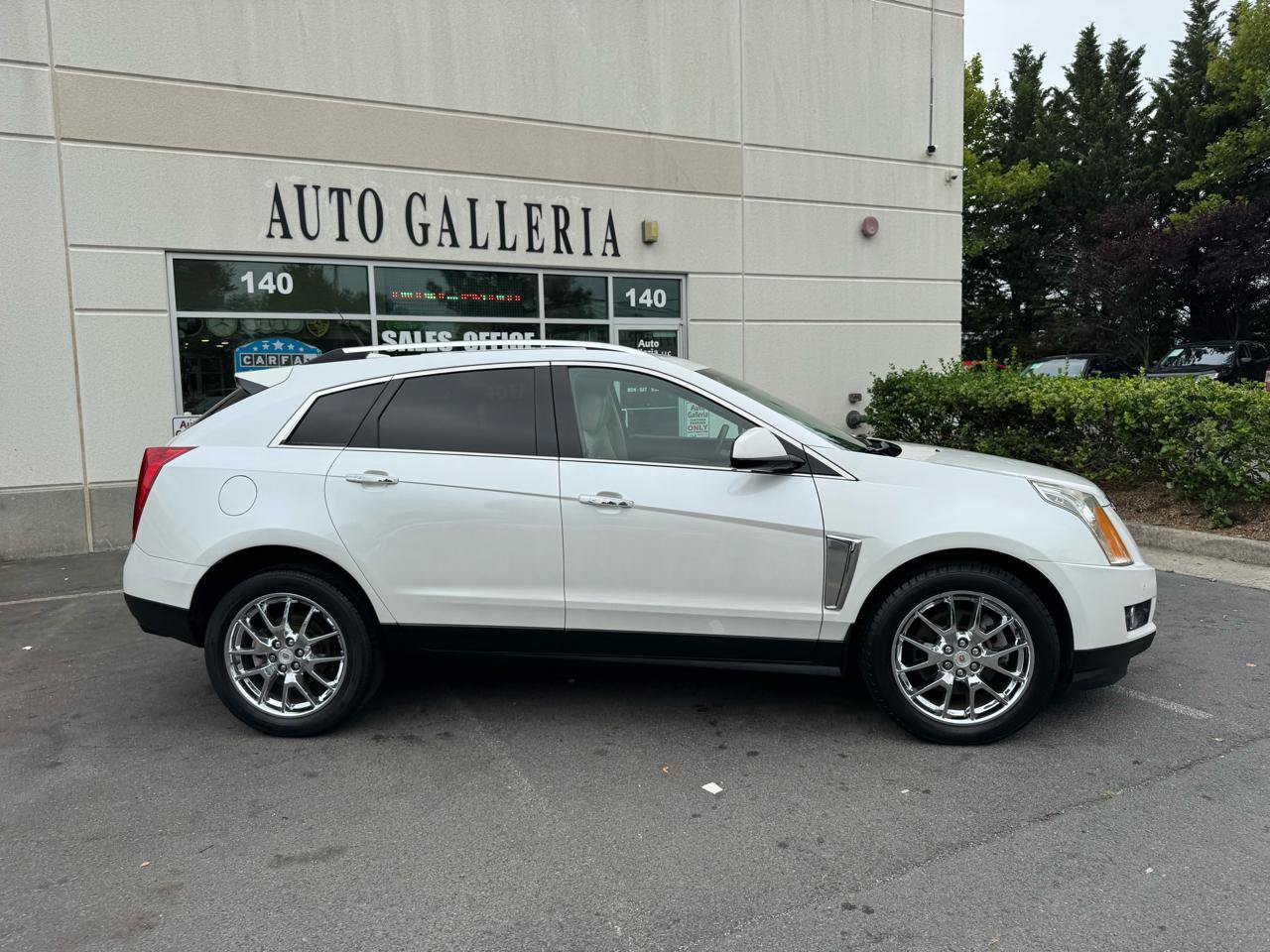 Used 2013 Cadillac SRX Premium AWD/4WD image 2
