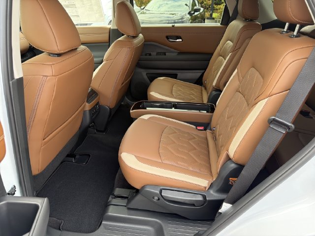 New 2026 Nissan Pathfinder Platinum w/ Lighting Package AWD/4WD image 24