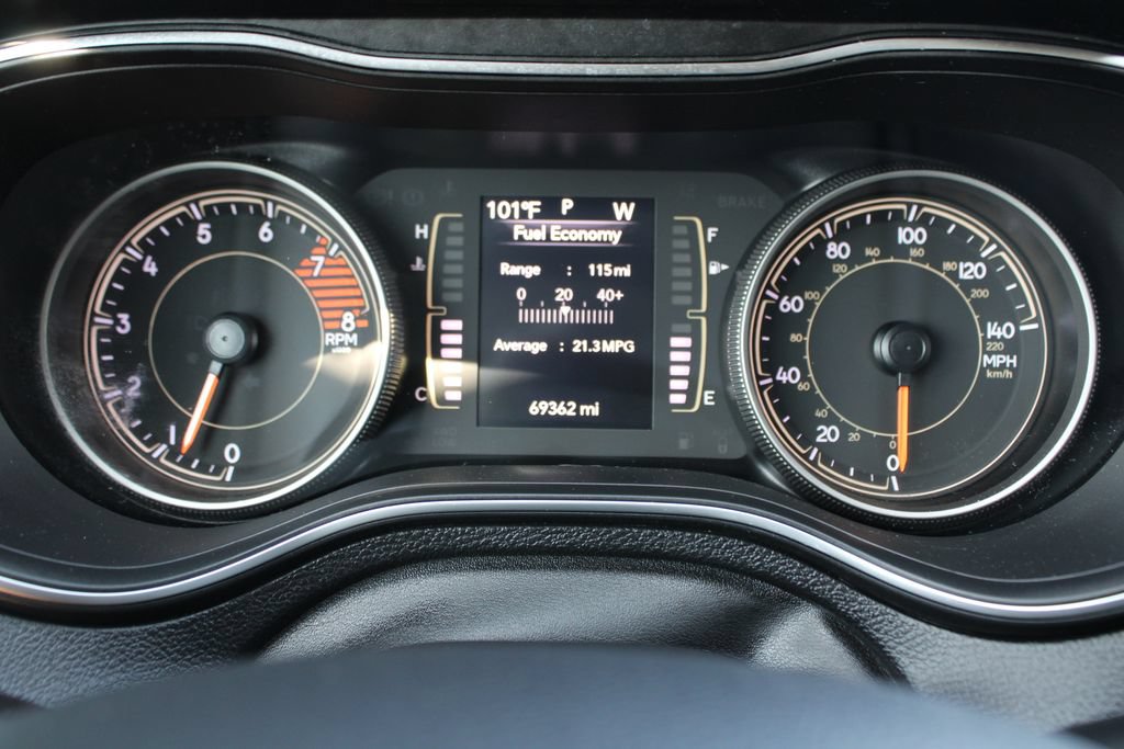 Used 2020 Jeep Cherokee Latitude Plus AWD/4WD image 30
