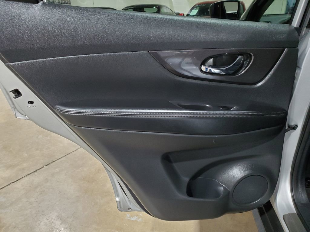 Used 2019 Nissan Rogue SV w/ Premium Package image 25