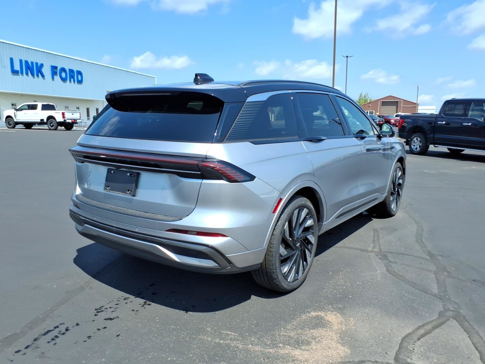Used 2025 Lincoln Nautilus Black Label w/ Jet Appearance Package AWD/4WD image 6