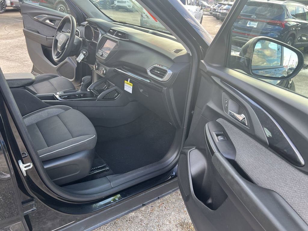 Used 2023 Chevrolet TrailBlazer LS image 19