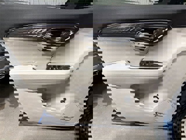 Used 2023 Buick Envision Avenir image 55