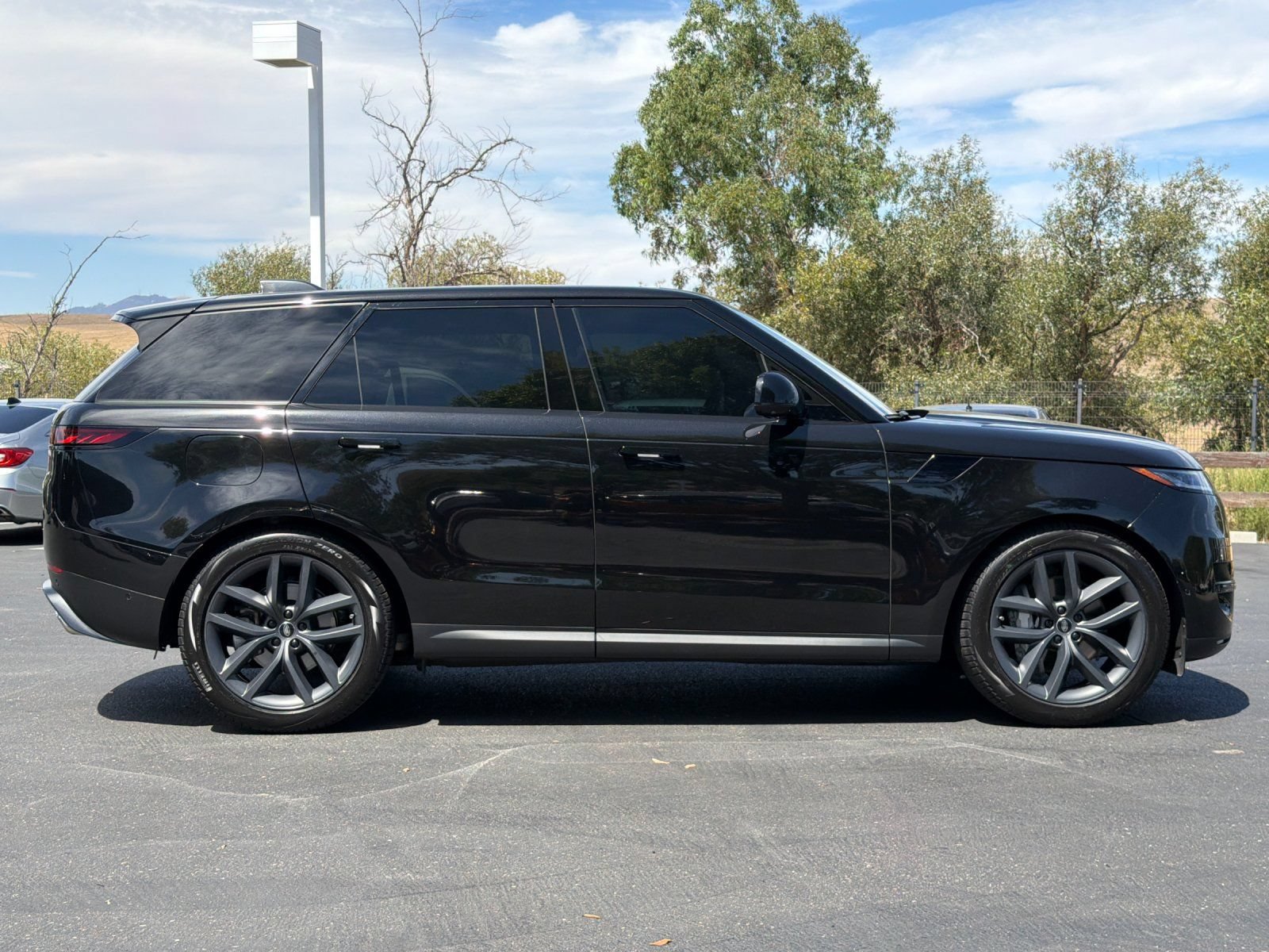 Used 2024 Land Rover Range Rover Sport SE AWD/4WD image 7
