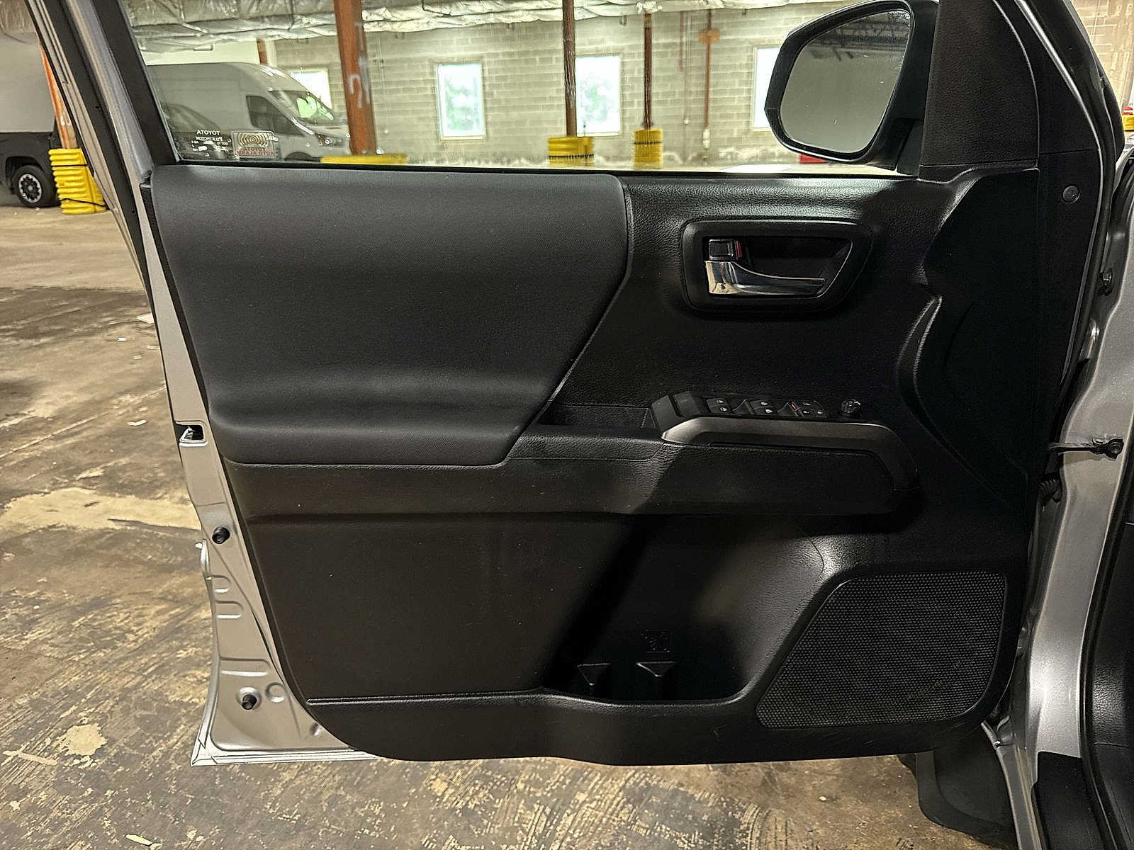 Used 2021 Toyota Tacoma TRD Sport AWD/4WD image 30