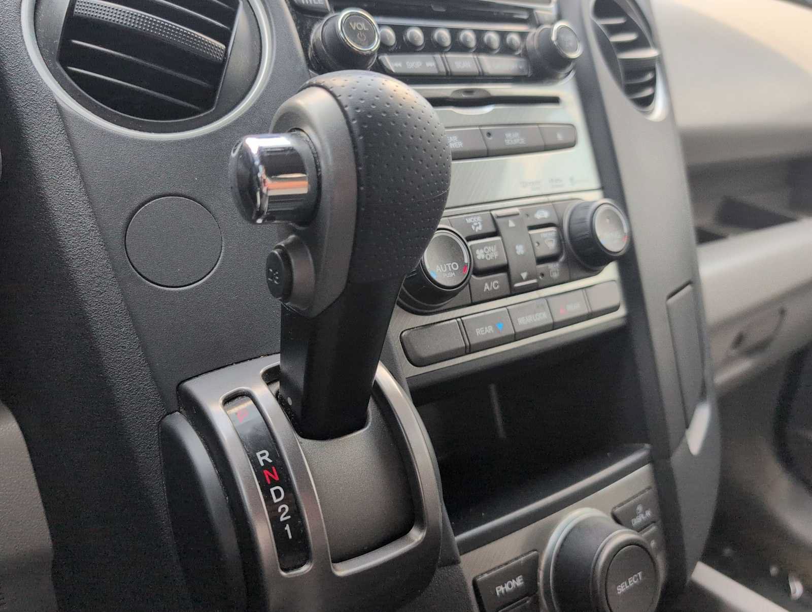 Used 2015 Honda Pilot SE image 29