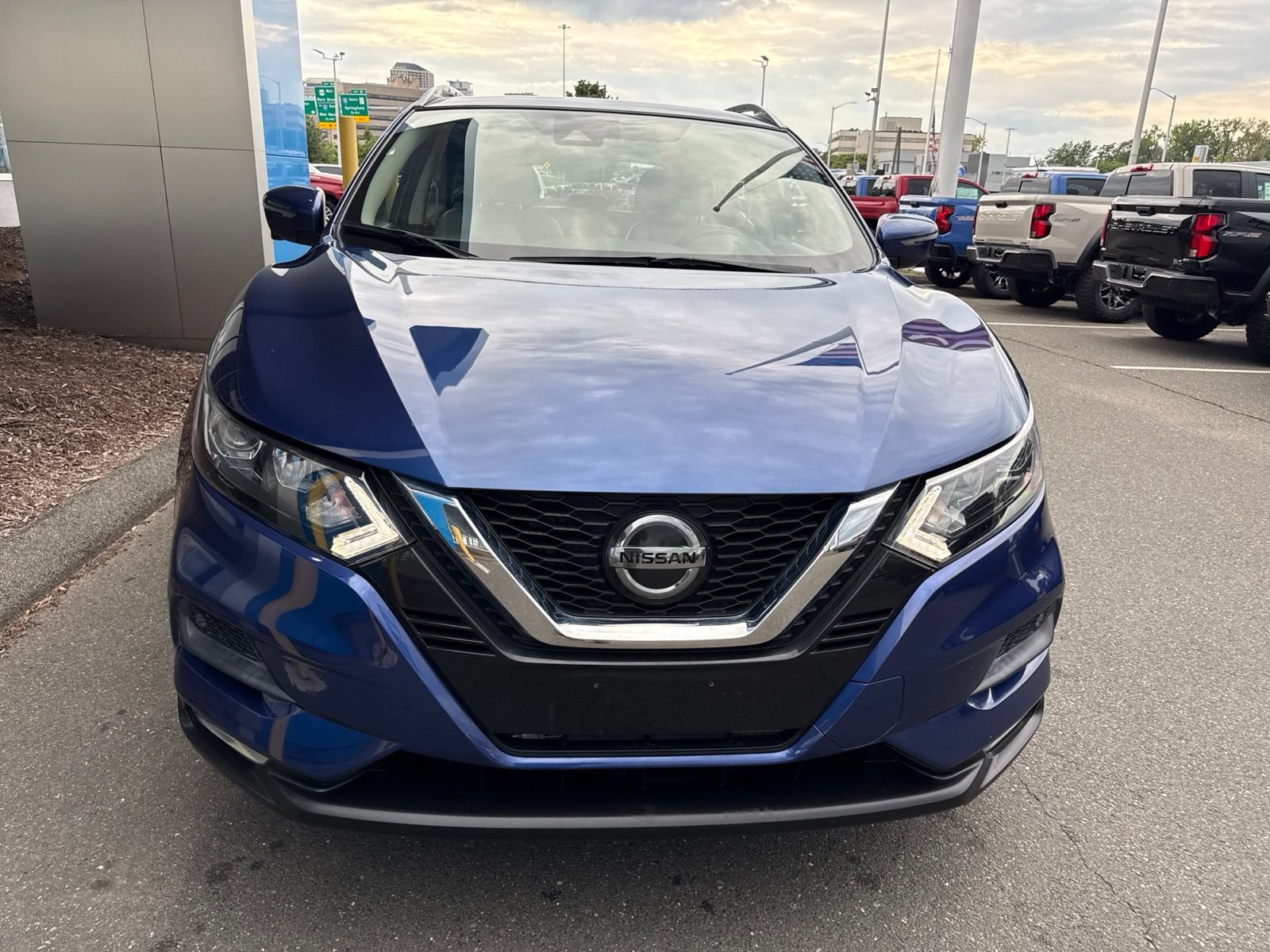 Used 2021 Nissan Rogue Sport SV w/ Technology Package AWD/4WD image 3