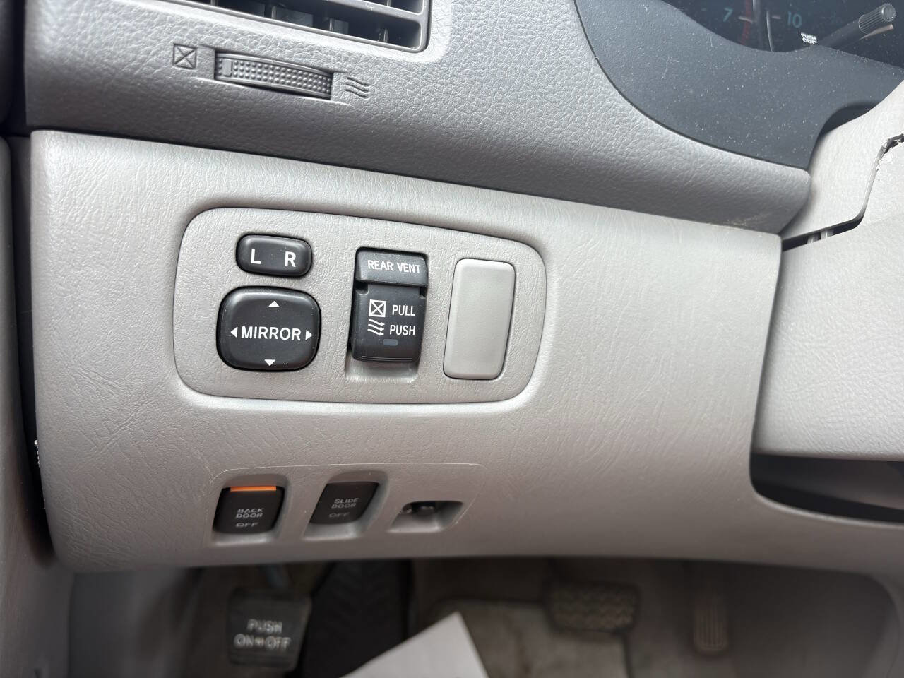 Used 2010 Toyota Sienna image 21