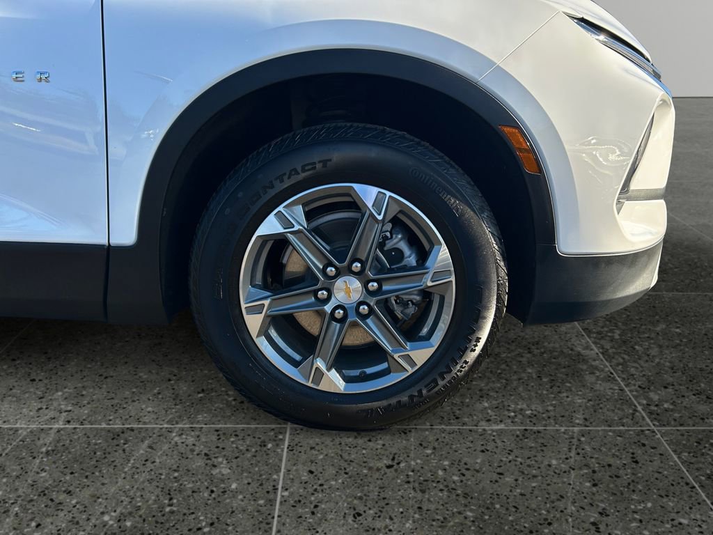 Used 2025 Chevrolet Blazer LT image 9