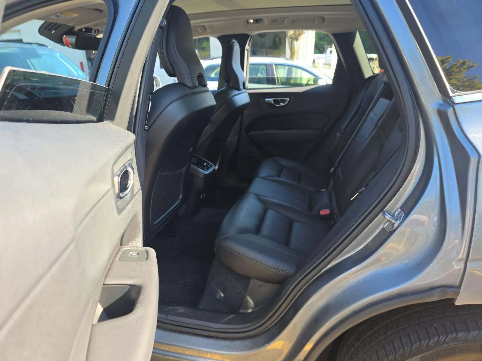 Used 2020 Volvo XC60 T5 Inscription w/ Protection Package Premier FWD image 4