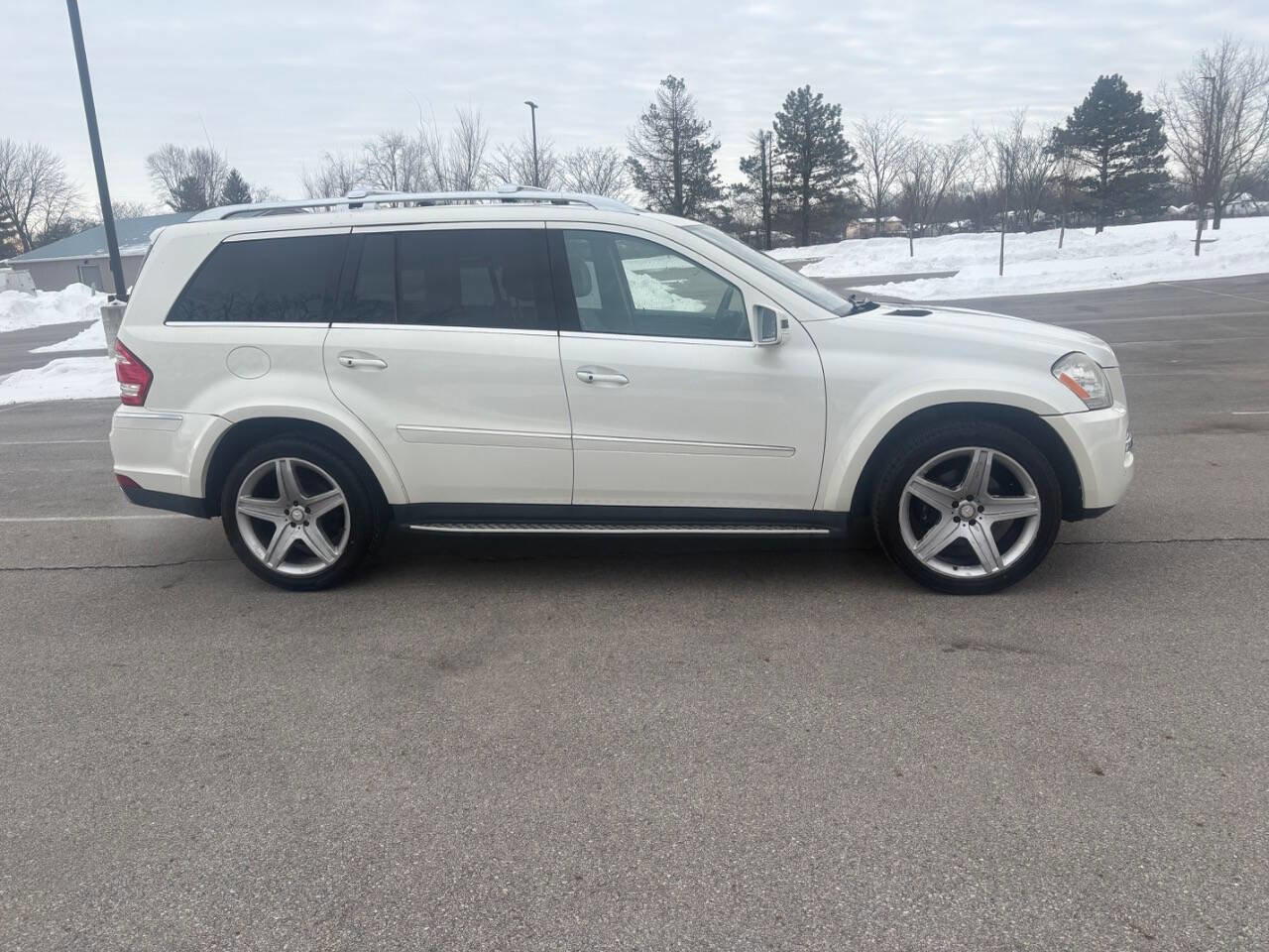Used 2011 Mercedes-Benz GL 550 4MATIC image 7