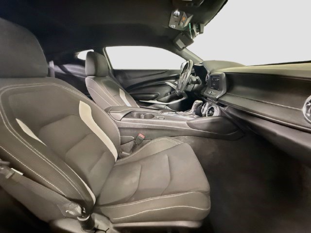 Used 2020 Chevrolet Camaro LT RWD image 26